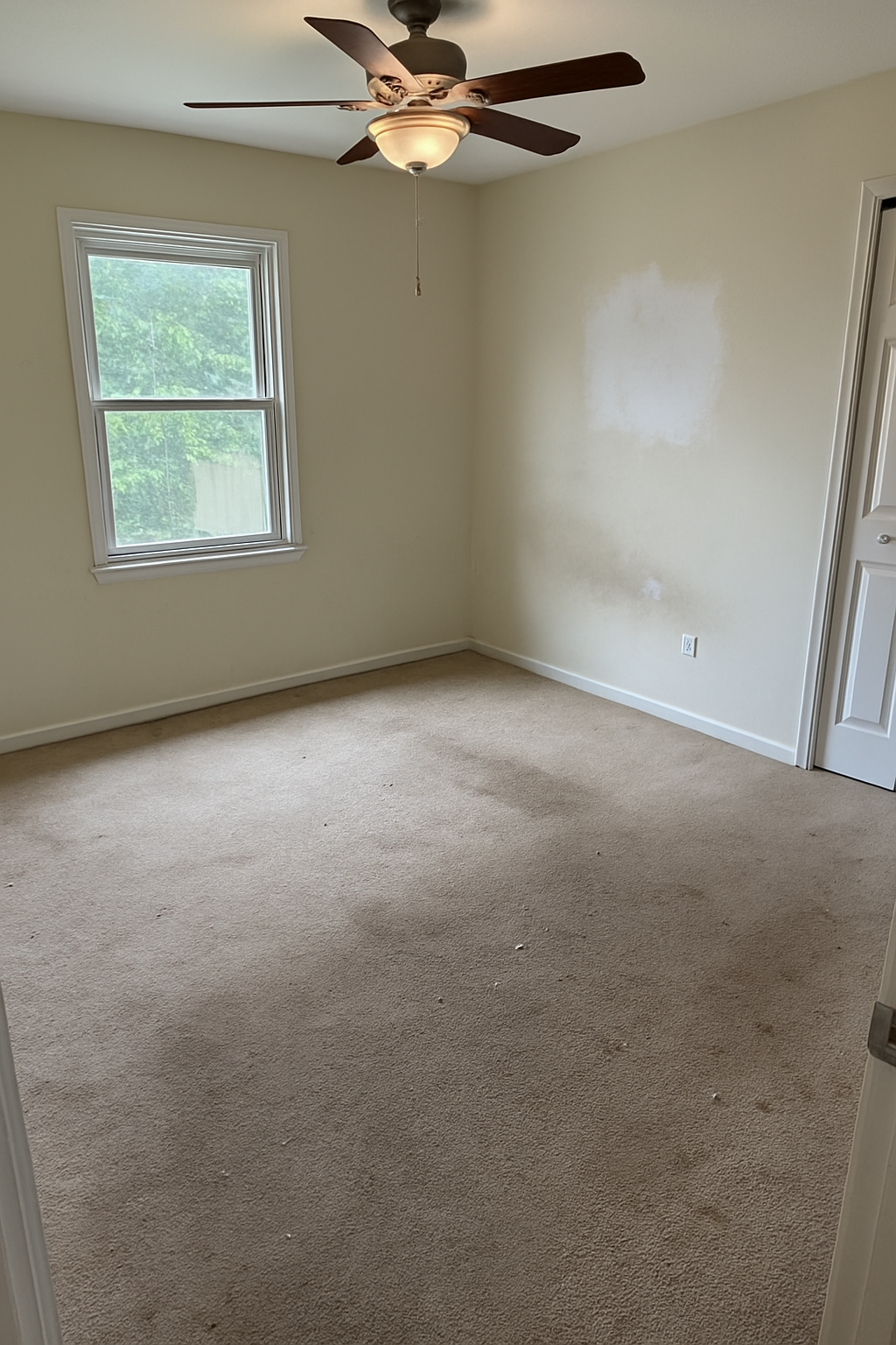 Basic bedroom before renovation